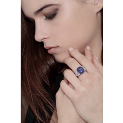 Bague en or blanc 18k avec tanzanite ovale et diamants 2
