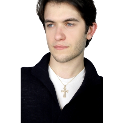 Collier or jaune 18K avec croix en diamants