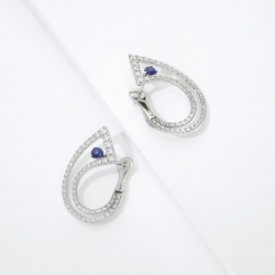 Boucles d’oreilles saphir bleu et diamants en or blanc 18k