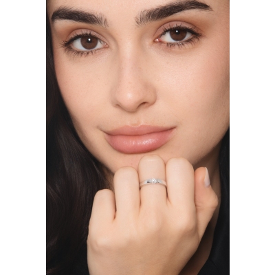 Bague solitaire moderne en or blanc 18k avec diamant 0,20ct