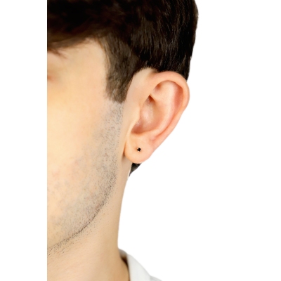 Boucle d’oreille unique en or blanc 18k avec diamant noir