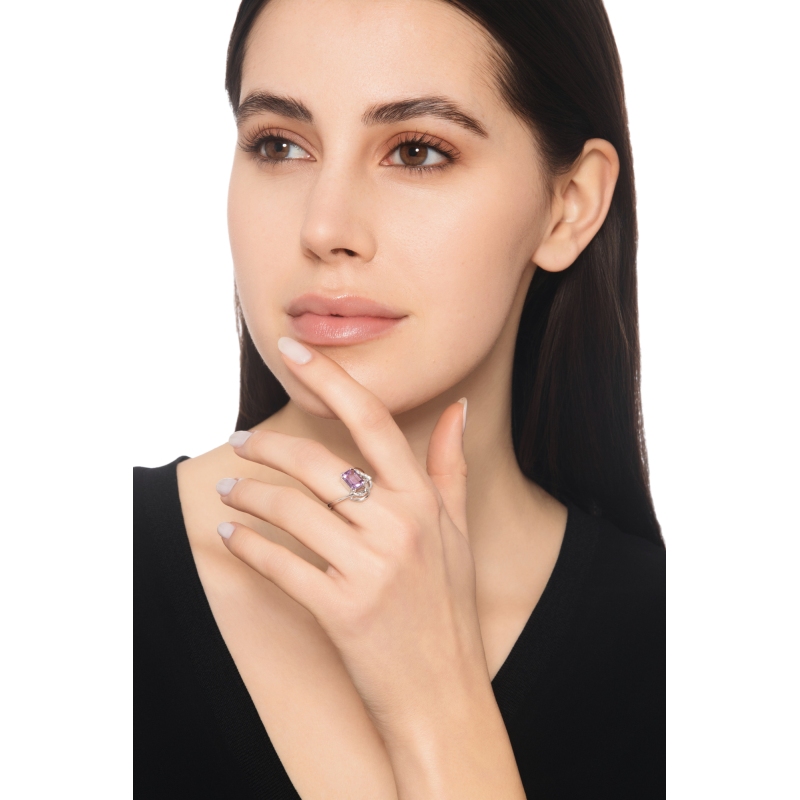 Bague design en or blanc 18k améthyste et diamants