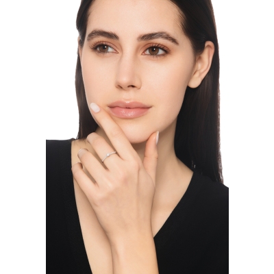 Bague or blanc 18k avec diamant central et diamants latéraux