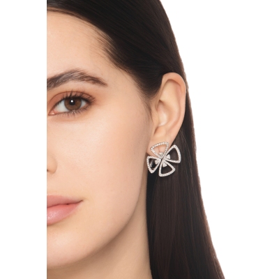 Boucles d’oreilles en or blanc 18k avec fleurs en diamants