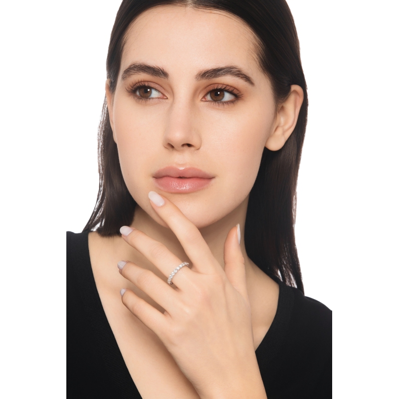 Bague eternity en or blanc 18k avec diamants