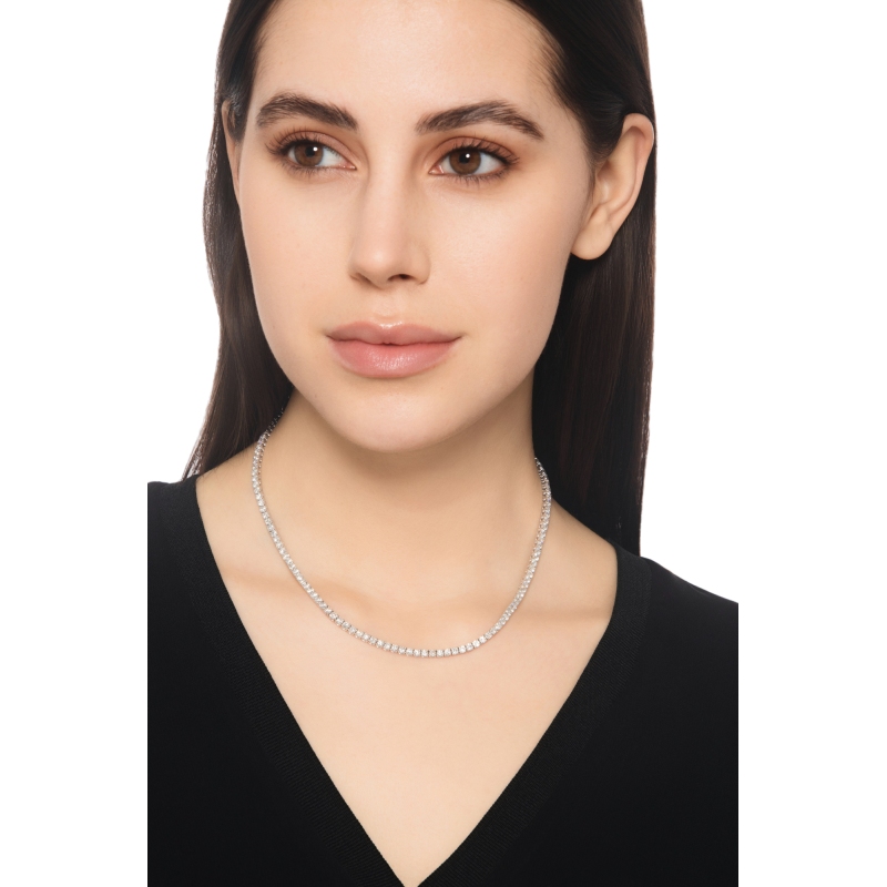 Collier tennis linéaire en or blanc 750 avec diamants