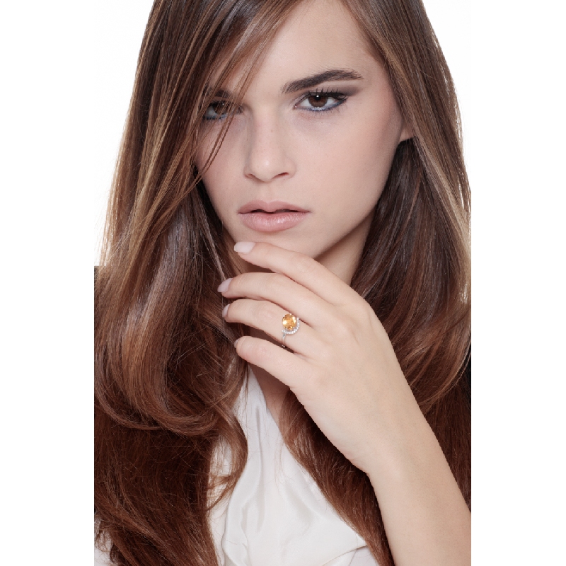 Bague or blanc 18k avec citrine oval et diamants