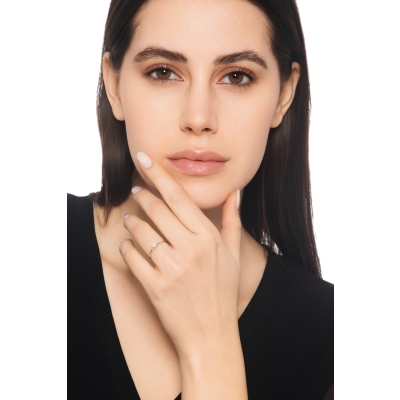 Bague solitaire en or blanc 18k à quatre griffes avec diamant ct. 0,10