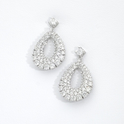 Boucles d’oreilles goutte en or blanc 18k avec diamants
