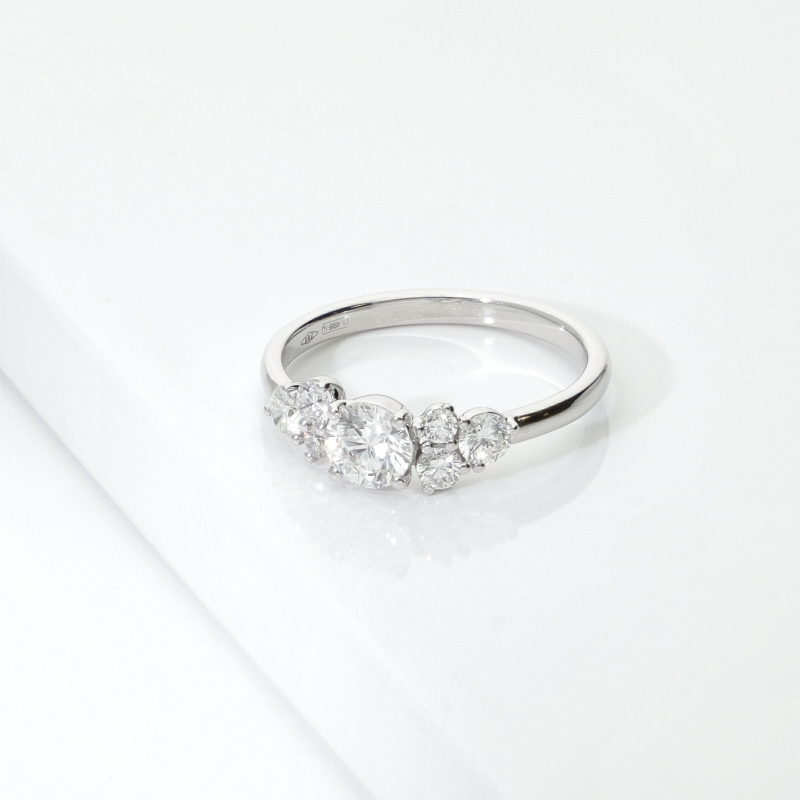 Bague or blanc 18k avec brillant central et latéraux