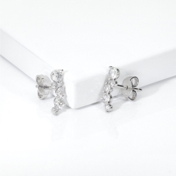 Boucles d’oreilles or blanc 18k design floral avec diamants