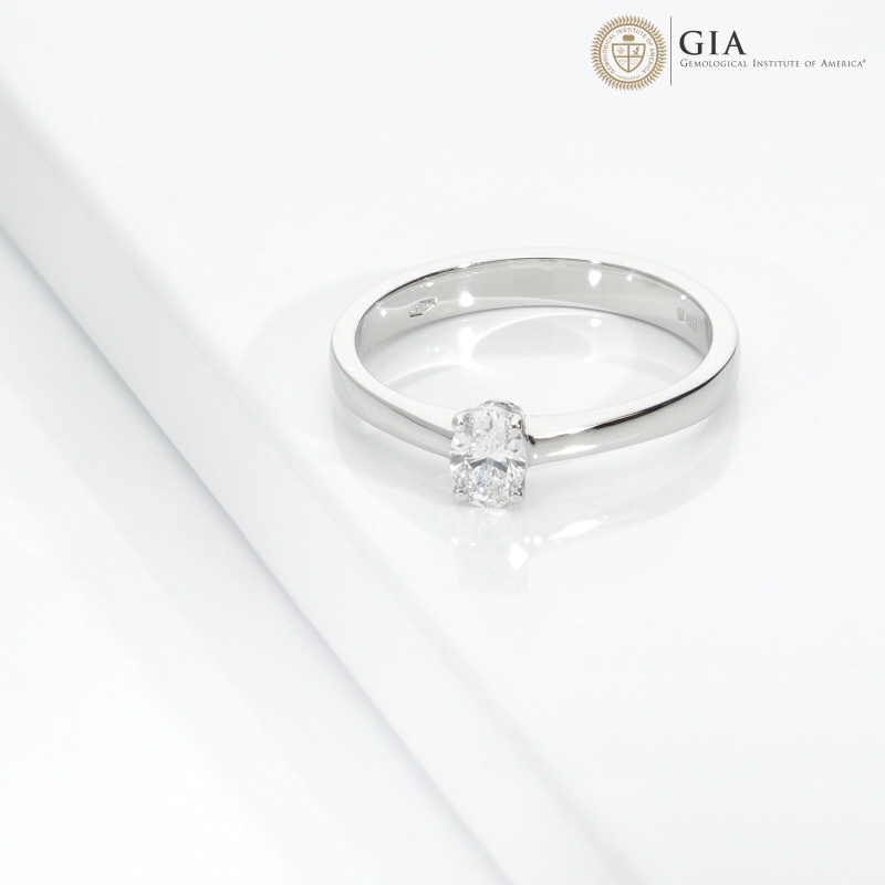 Bague solitaire or blanc 18k diamant ovale GIA 0.30ct