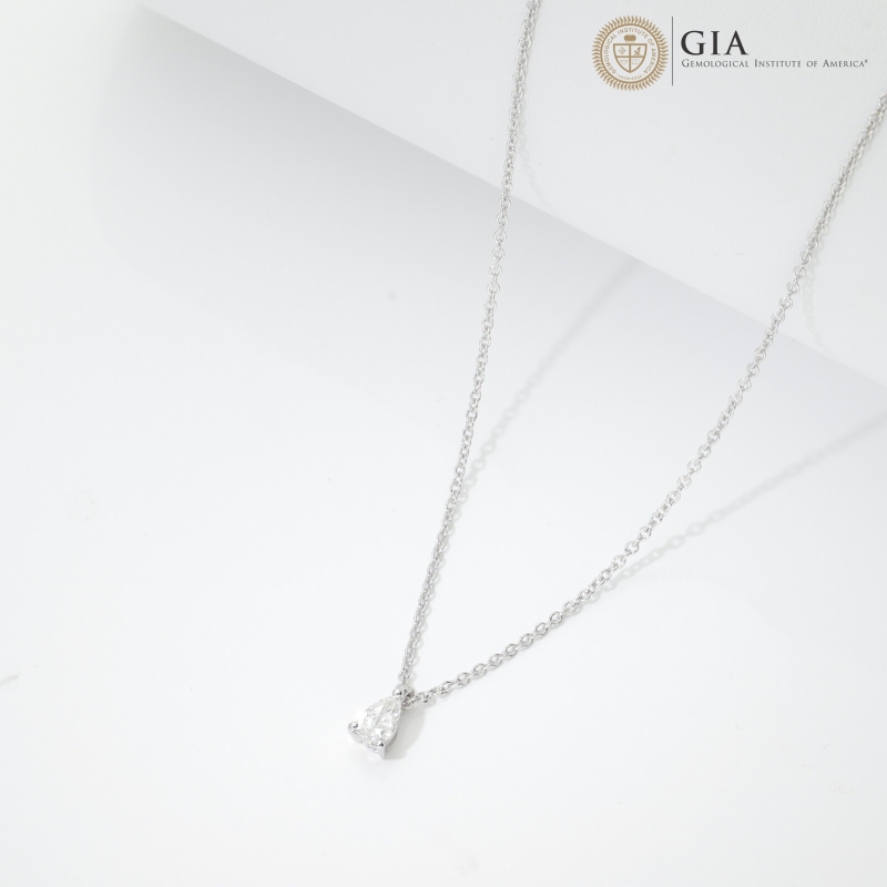 Collier or blanc 18k pendentif diamant poire GIA 0.30 ct