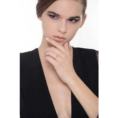 Bague romantique en or blanc 18k avec un citrine