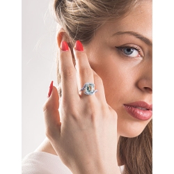 Bague en or blanc 18k avec aigue-marine entourée de diamants 2