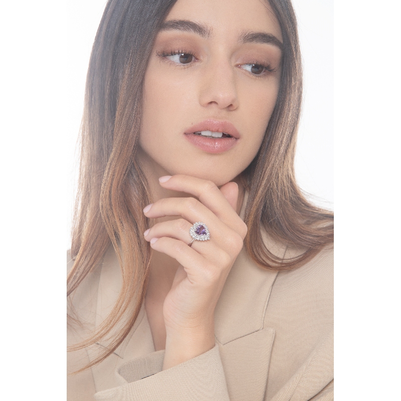 Bague en or blanc 18k avec améthyste