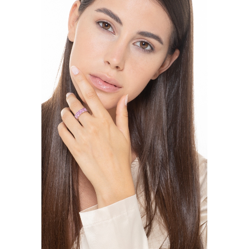 Bague en or blanc 18 carats avec diamants et saphirs roses