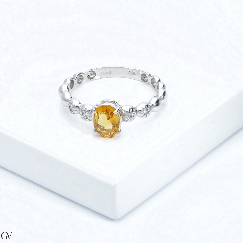 Bague en or blanc 18 carats avec un citrine et 2 diamants 
