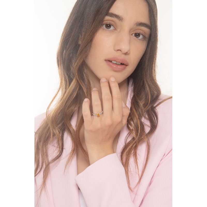 Bague en or blanc 18 carats avec un citrine et 2 diamants 