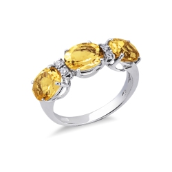 Bague en or blanc 18 carats avec des diamants et des citrines