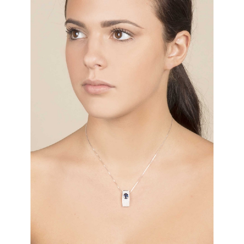 Collier en or blanc 18k avec diamants et saphir bleu