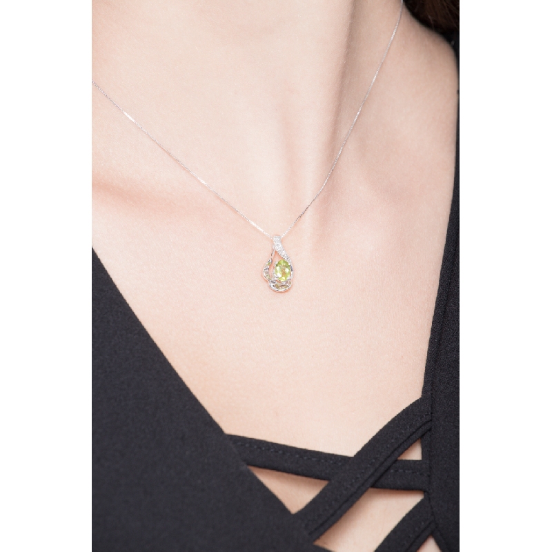 Collier femme en or blanc 18k avec péridot et diamants