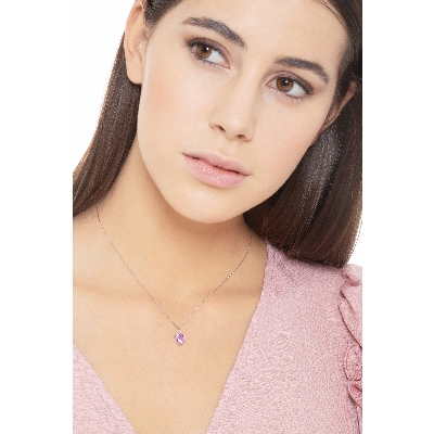 Collier en or blanc 18K avec pendentif cœur en saphir rose et diamant