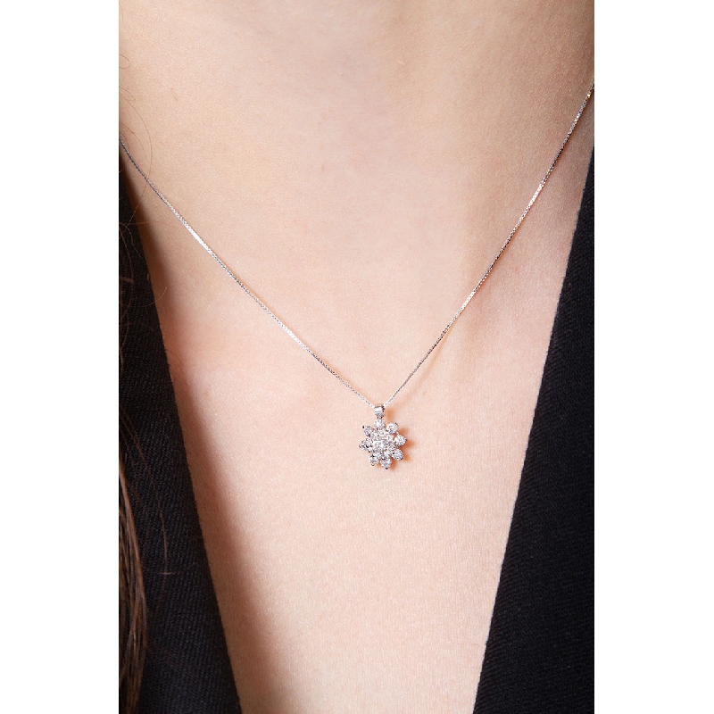 Collier Fleur en Or Blanc 18k avec Diamants
