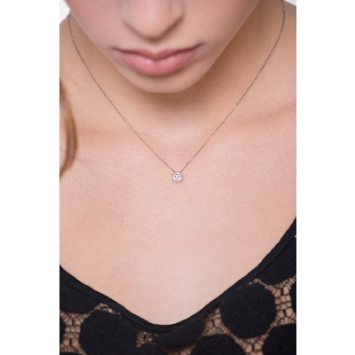 Collier avec Pendentif Illusion en Or Blanc 18k et Diamants