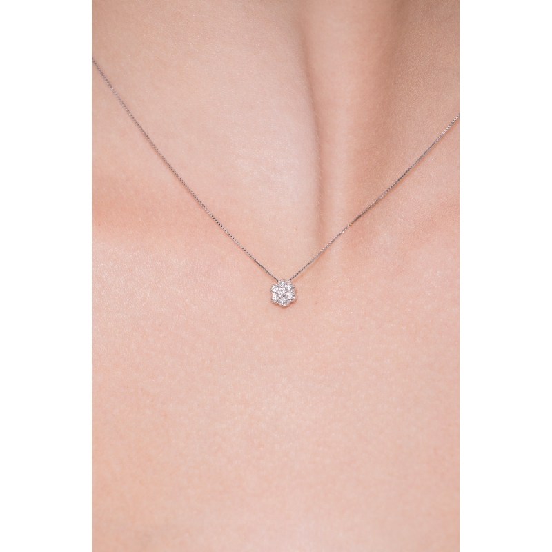 Collier avec Pendentif Illusion en Or Blanc 18k et Diamants