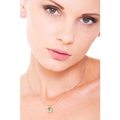 Collier péridot taille ovale et diamants or 750