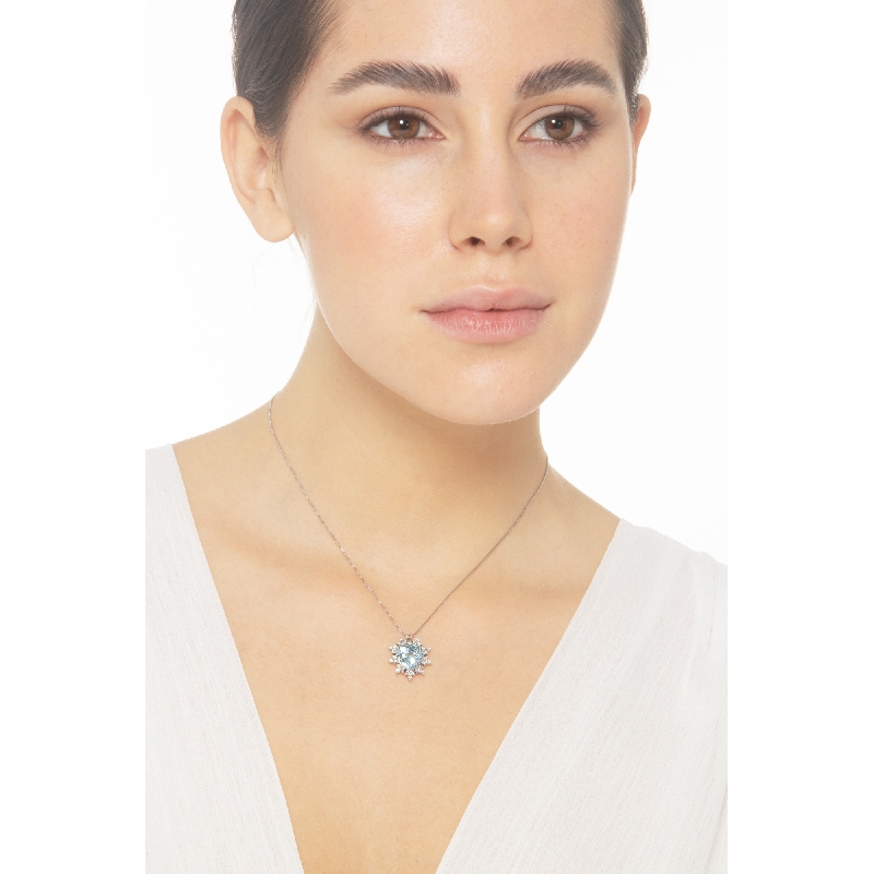 Collier en or blanc 18k avec pendentif fleur et aquamarine