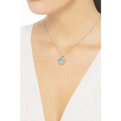 Collier en or blanc 18k avec pendentif fleur et aquamarine