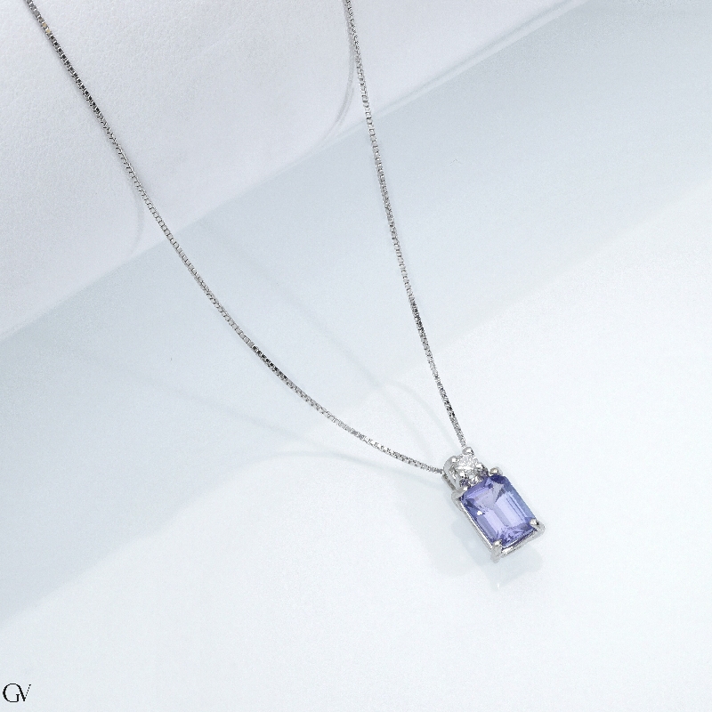 Collier en or blanc 18k avec tanzanite rectangulaire et diamant