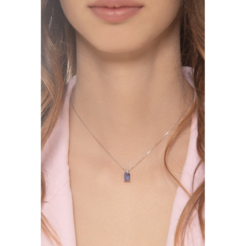 Collier en or blanc 18k avec tanzanite rectangulaire et diamant