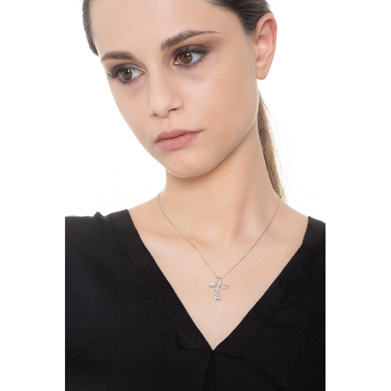 Collier avec croix bombée en or blanc 18 carats avec diamants