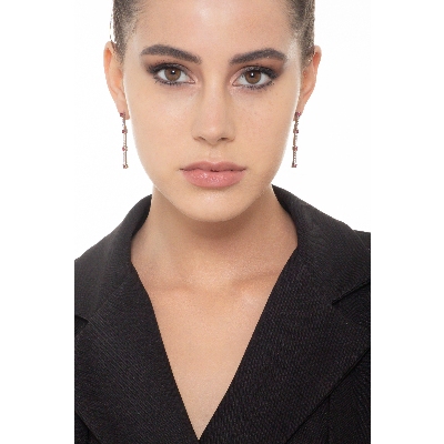 Boucles d'oreilles tennis en or blanc 18k avec des rubis et des diamants alternés