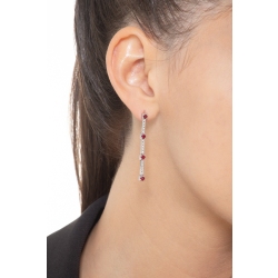 Boucles d'oreilles tennis en or blanc 18k avec des rubis et des diamants alternés 2