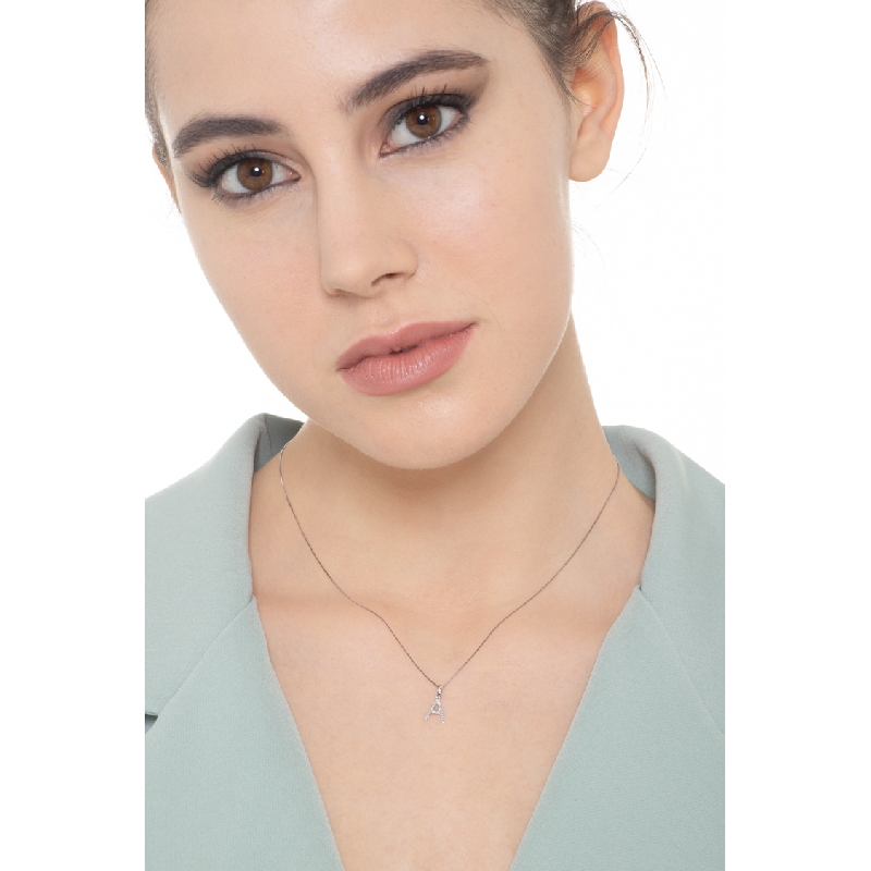 Collier avec la lettre  A en or blanc 18K et diamants