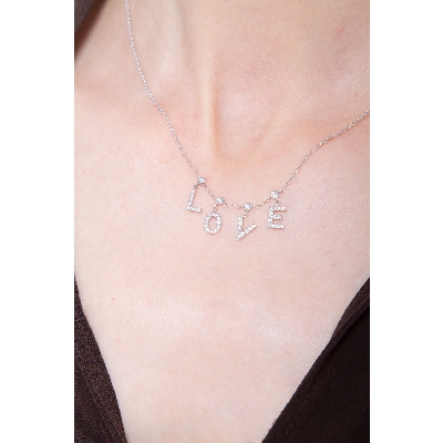 Collier or blanc 18k mot LOVE avec diamants
