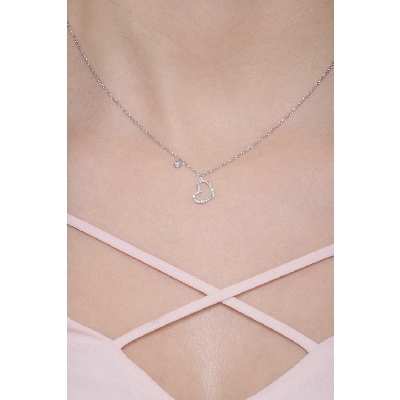  Collier en or blanc 18 carats avec pendentif cœur en diamants et solitaire