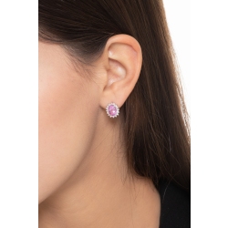 Boucles d'oreilles en or blanc 18 ct avec un saphir rose ovale et halo de diamants  2