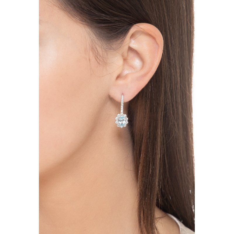 Boucles d'oreilles or blanc 18k avec aigue-marine halo de diamants