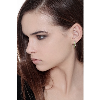 Boucles d’oreilles en or blanc 18k avec péridots et diamants