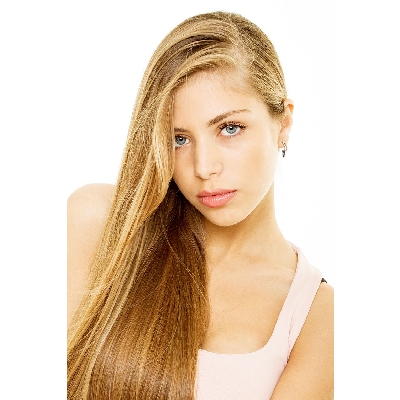 Boucles d'oreilles gouttes or blanc 18k serties de saphirs bleus et diamants 