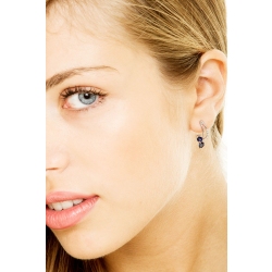 Boucles d'oreilles gouttes or blanc 18k serties de saphirs bleus et diamants  2