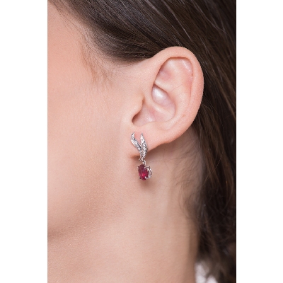 Boucles d’oreilles en or blanc 18k avec rubis et diamants