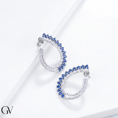 Boucles d'oreilles en or blanc 18kt avec saphirs bleus et diamants
