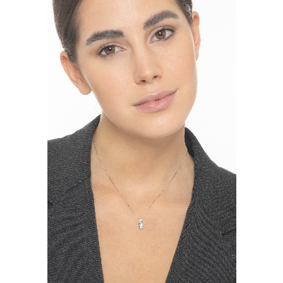 Collier en or blanc 18 carats avec aigue-marine centrale et diamant