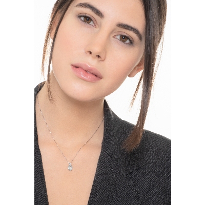 Collier en or blanc avec aigue-marine ovale et diamant